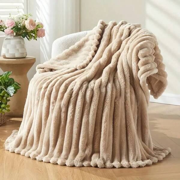 1pc Solid Color Striped Soft Warm Plush Blanket, Multifunctional Christmas Throw Blanket, Suitable For Bed, Sofa, Travel, Office, Bedroom Decor, Home Decor, All Seasons Use, Perfect Gift For Friends And Family For Christmas, Halloween